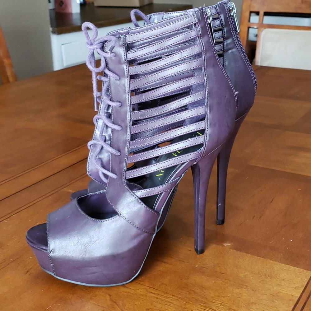Amazing purple heels!!!